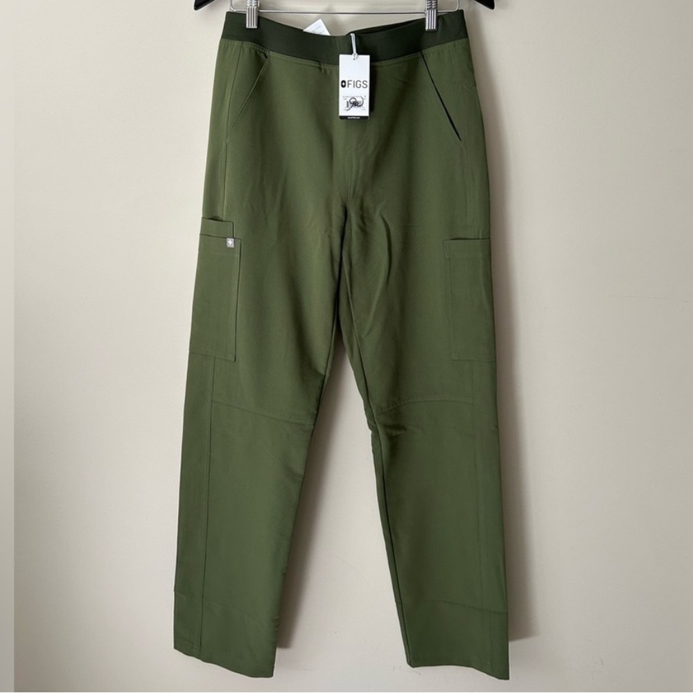 NWT Figs Axim 2.0 Cargo Scrub Pants in Dark Olive Green Size X-Small
